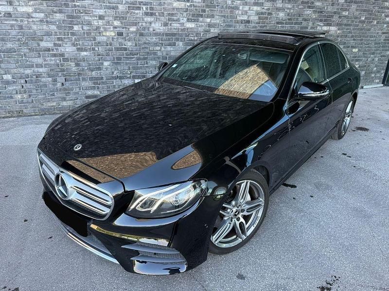 Schwarz Gebraucht 2018 Mercedes E220 AMG Limousine | 22.999 € (Guter Preis) - Bild 1/4