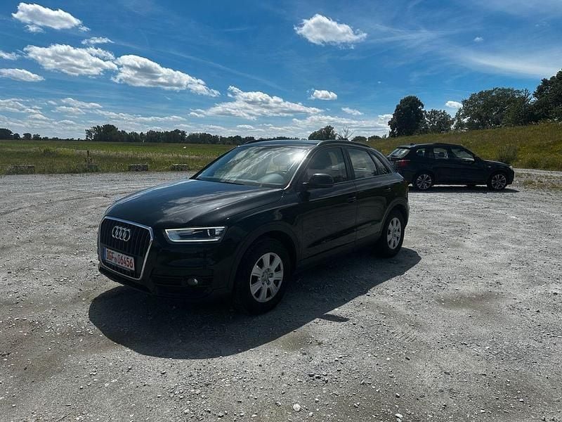 Schwarz Gebraucht 2013 Audi Q3 Comfort SUV | 9.999 € (Guter Preis) - Bild 1/4