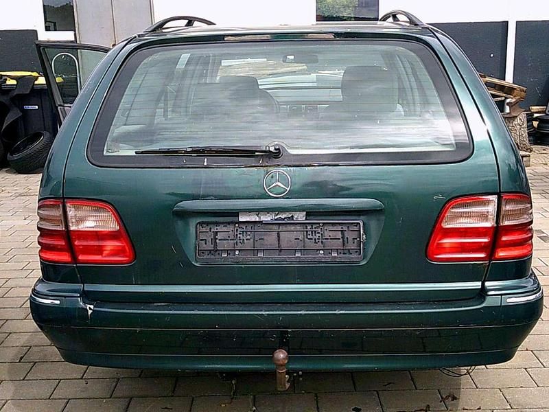 Grün Gebraucht 2000 Mercedes E220 Elegance Kombi | 1.200 € (Fairer Preis) - Bild 1/4