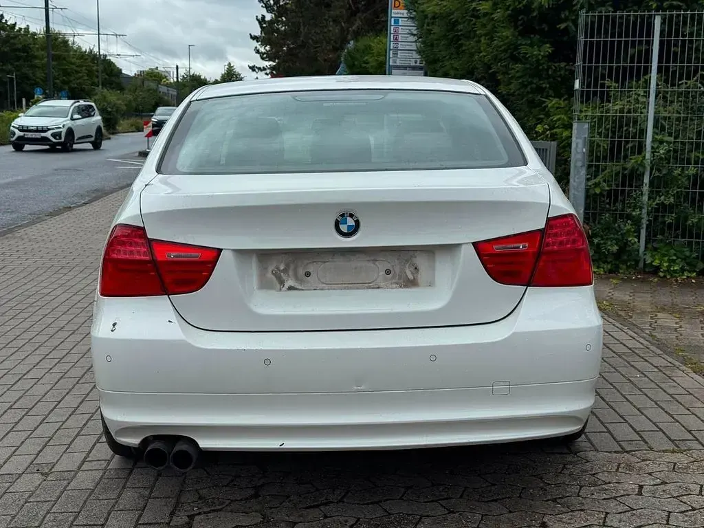 Gebraucht BMW 325 204 PS (150 kW) 2011 Weiß Limousine