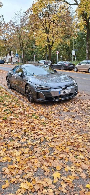 Grau Gebraucht 2022 Audi e-tron GT quattro Premium Limousine | 54.500 € (Guter Preis) - Bild 1/4