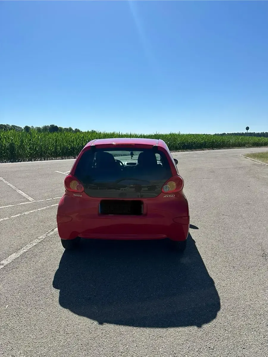 Gebraucht Toyota Aygo 69 PS (50 kW) 2007 Rot Kleinwagen