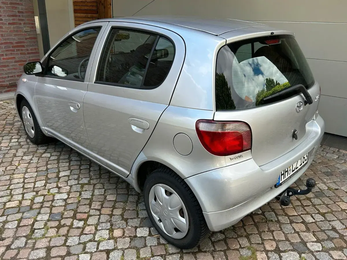 Gebraucht Toyota Yaris 68 PS (50 kW) 2001 Silber Limousine