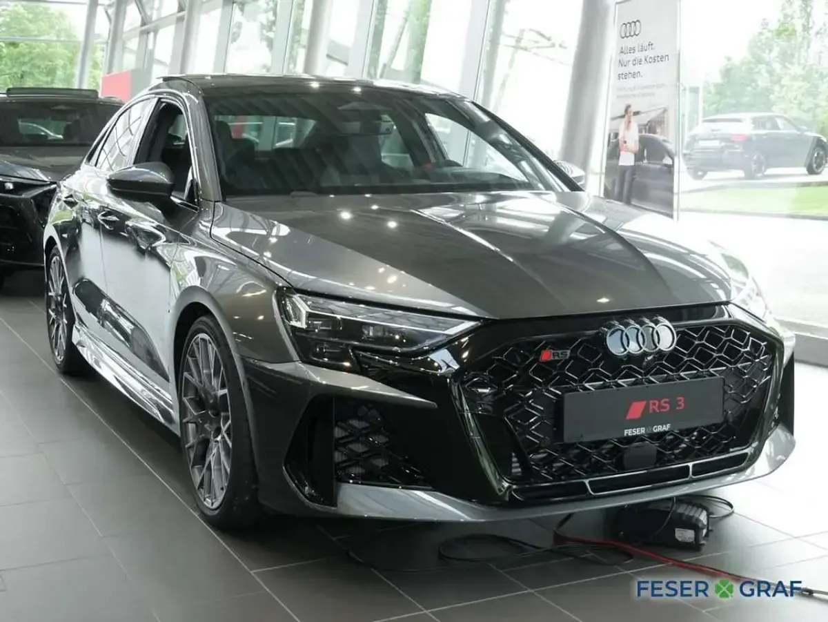 Neu Audi RS3 400 PS (294 kW) 2026 Daytonagrau perleffekt Limousine