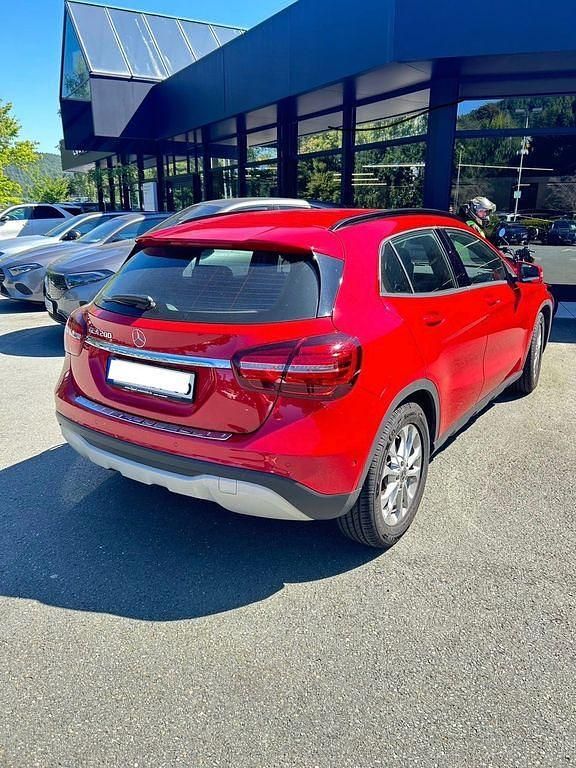 Gebraucht Mercedes GLA200 156 PS (114 kW) 2019 Rot SUV