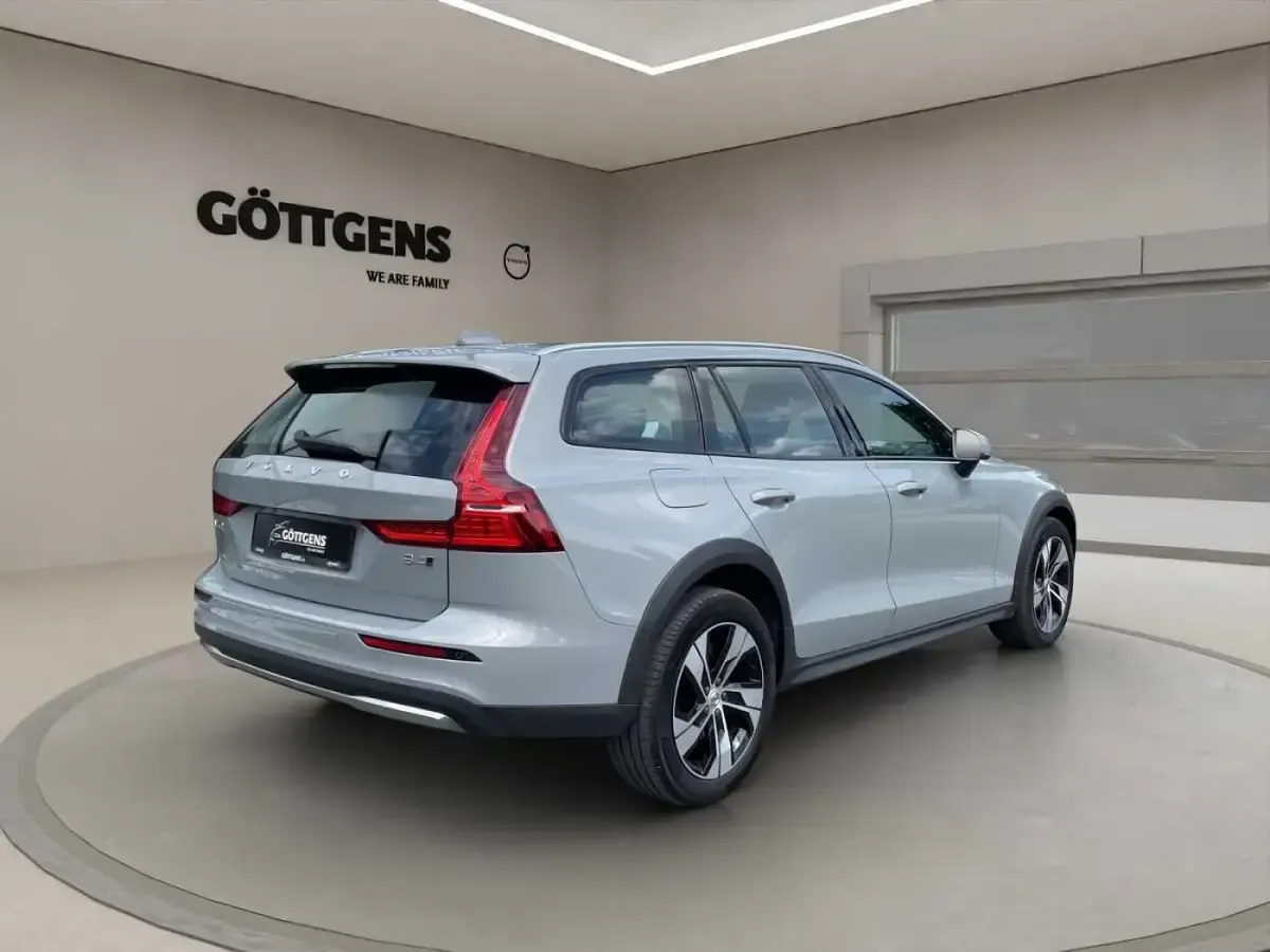 Gebraucht Volvo V60 CC 145 PS (106 kW) 2024 Kombi