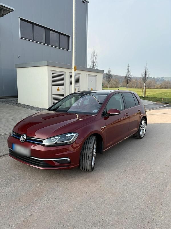 Gebraucht VW Golf VII Highline 131 PS (96 kW) 2019 Rot Kleinwagen