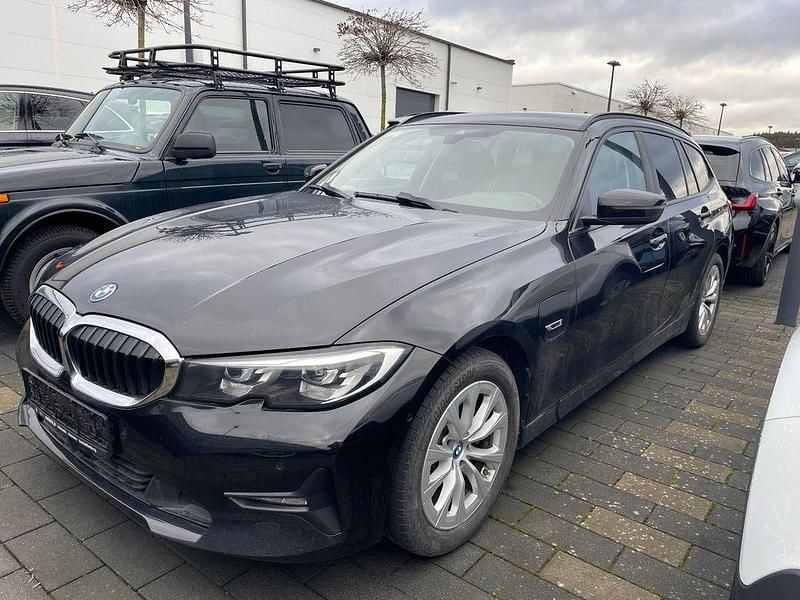 Gebraucht BMW 320e 204 PS (150 kW) 2022 Schwarz Limousine