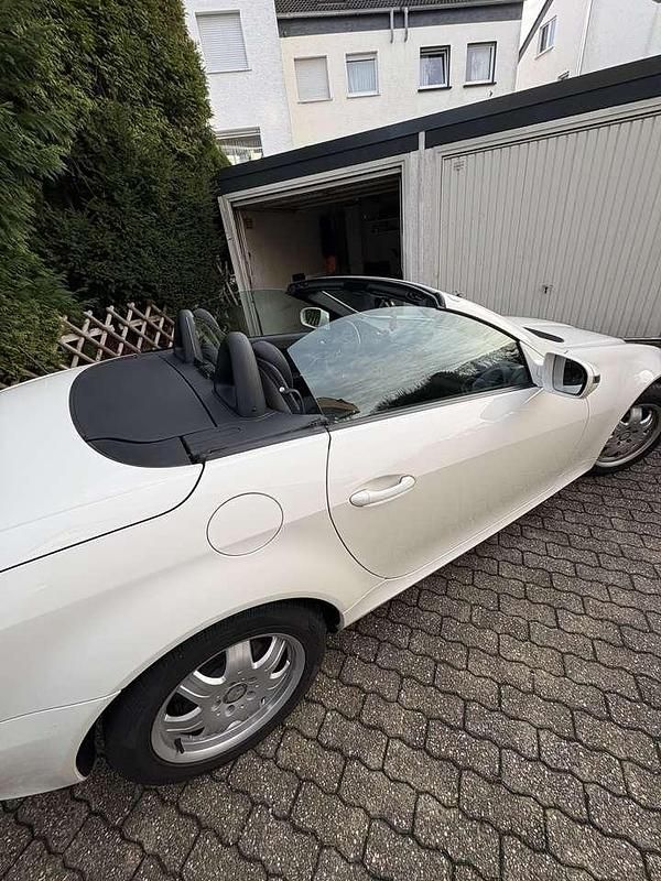 Gebraucht Mercedes SLK200 184 PS (135 kW) 2010 Weiß Cabrio