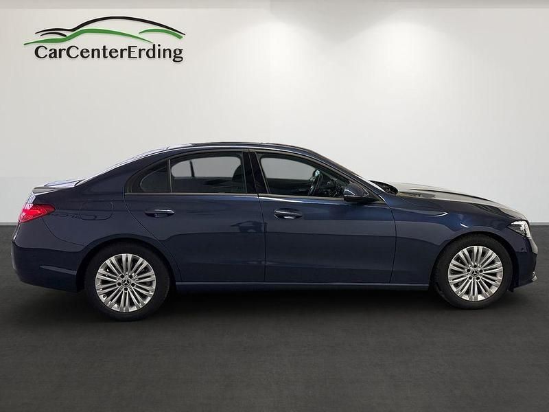 Gebraucht Mercedes C200 163 PS (119 kW) 2023 Blau Limousine