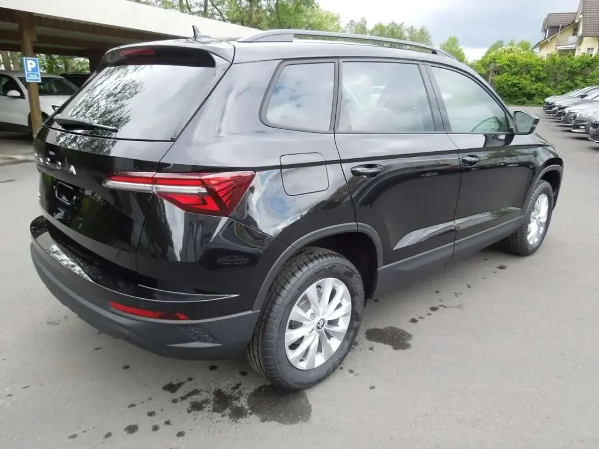 Neu Skoda Karoq Selection 150 PS (110 kW) 2026 Blackmagicperleffekt SUV