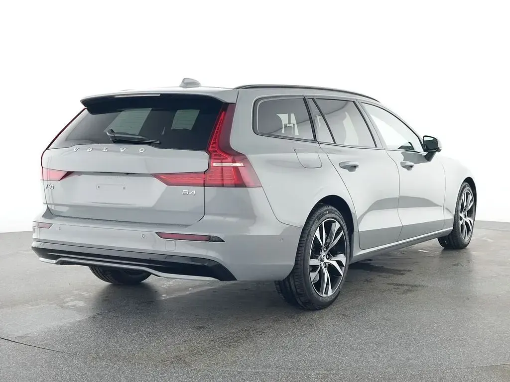 Gebraucht Volvo V60 Plus 197 PS (144 kW) 2025 Vapour grey Kombi