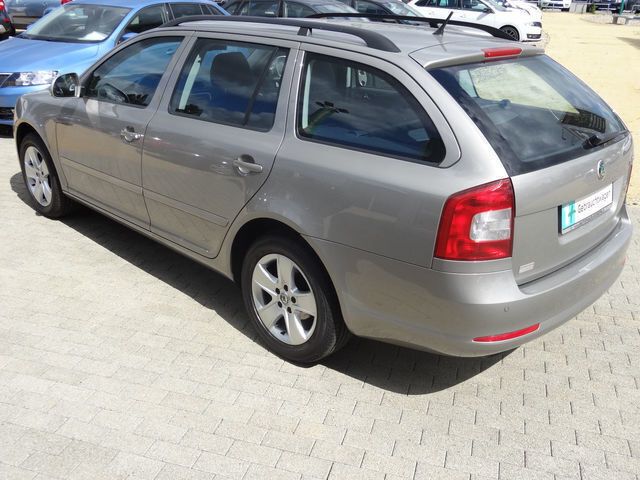 Gebraucht Skoda Octavia Elegance 105 PS (77 kW) 2010 Beige Kombi