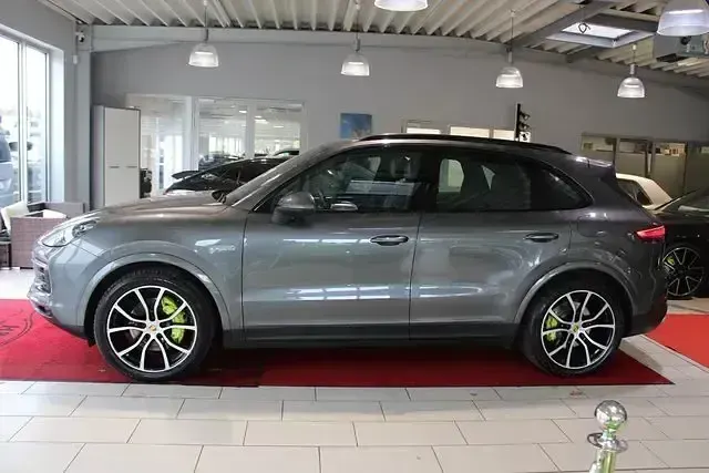 Gebraucht Porsche Cayenne 462 PS (339 kW) 2021 Grau SUV