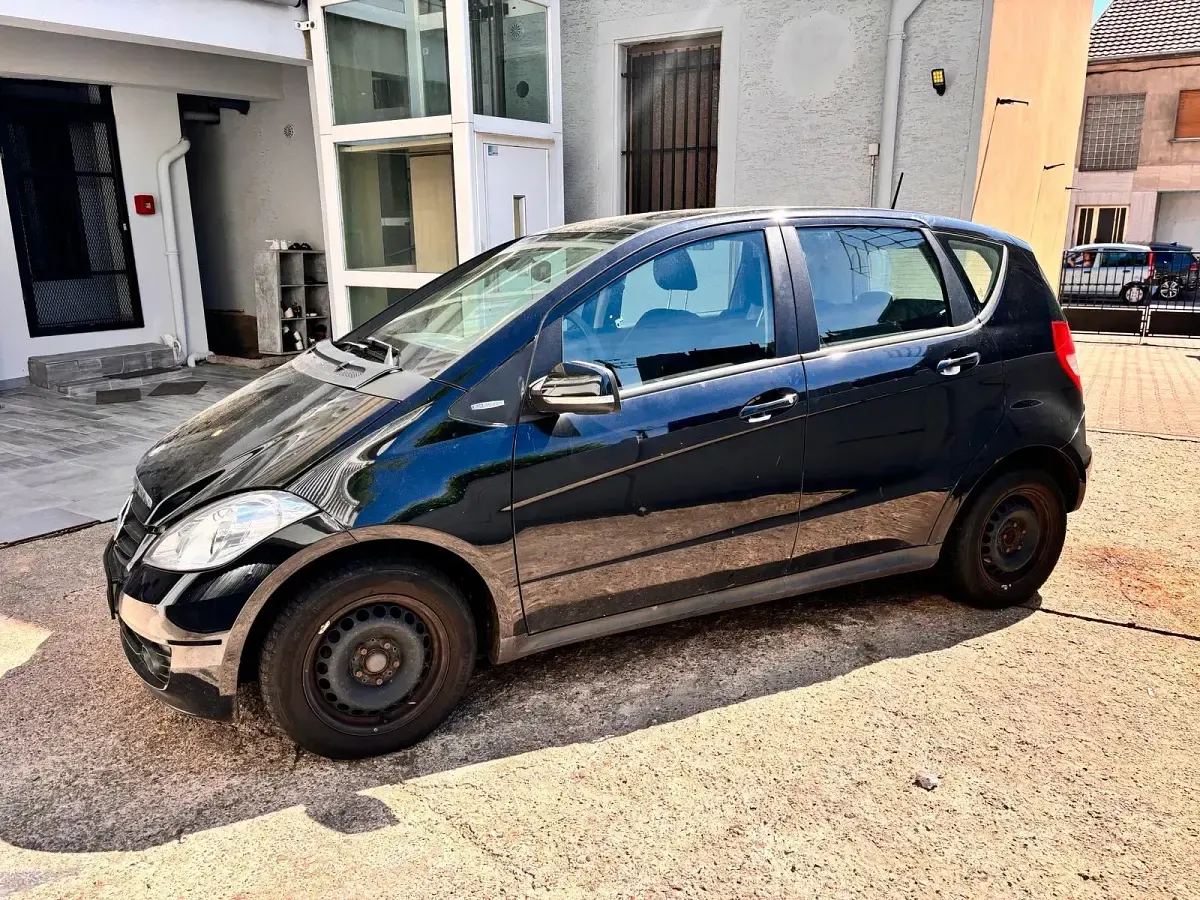 Gebraucht Mercedes A160 95 PS (69 kW) 2010 Schwarz Kleinwagen