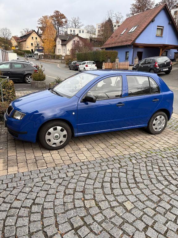 Blau Gebraucht 2003 Skoda Fabia Classic Limousine | 1.400 € (Fairer Preis) - Bild 1/4