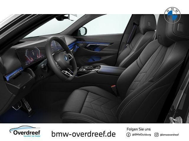 Neu BMW 550e Performance 489 PS (359 kW) 2026 Schwarz Kombi