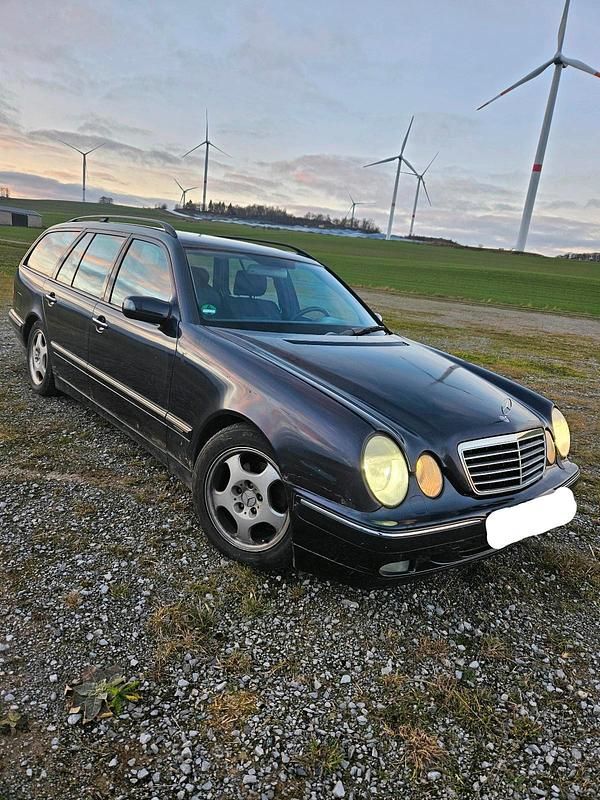 Violet Gebraucht 2001 Mercedes E240 Kombi | 1.500 € - Bild 1/4