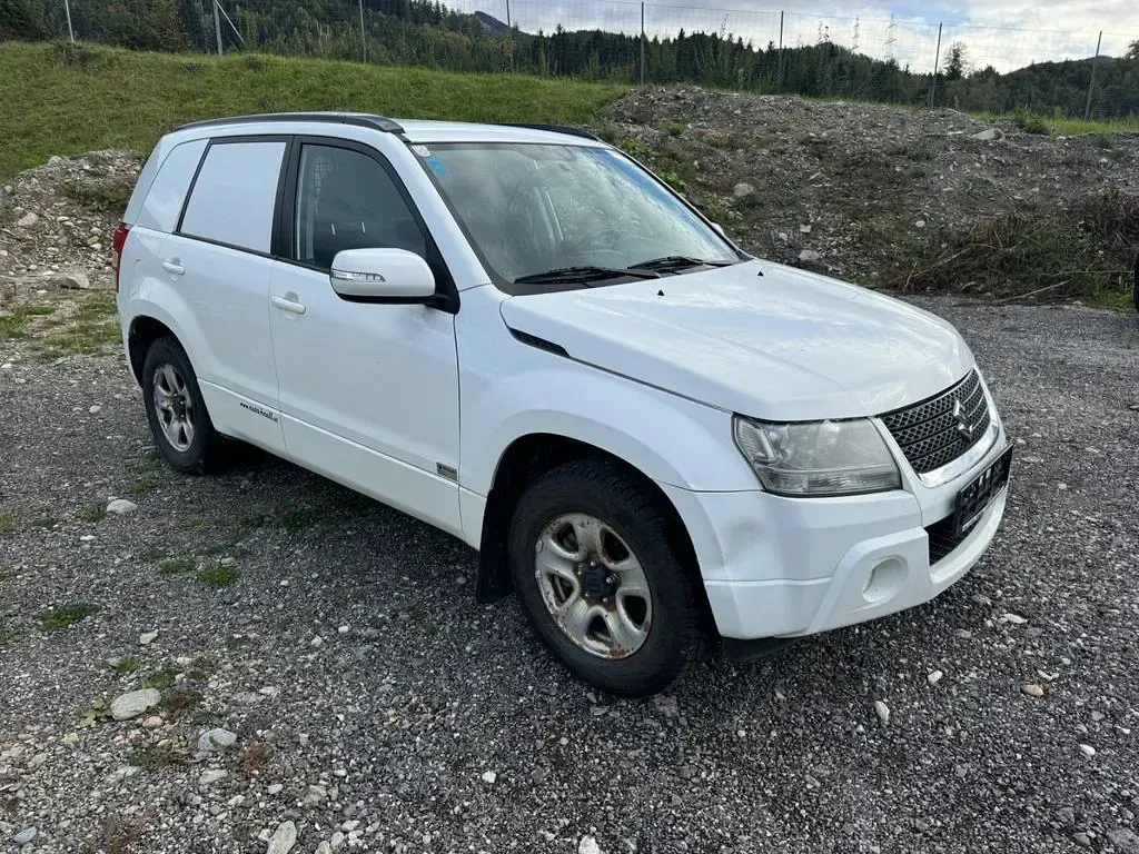 Gebraucht Suzuki Grand Vitara 129 PS (94 kW) 2012 Weiß SUV