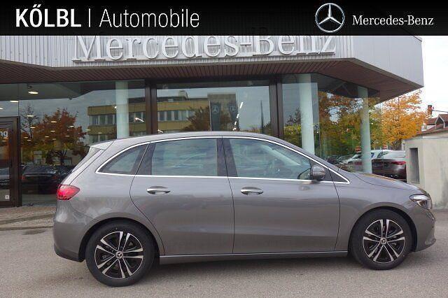 Lack mountaingrau Gebraucht 2024 Mercedes B200 Progressive Van / Kleinbus | 31.980 € (Fairer Preis) - Bild 1/4