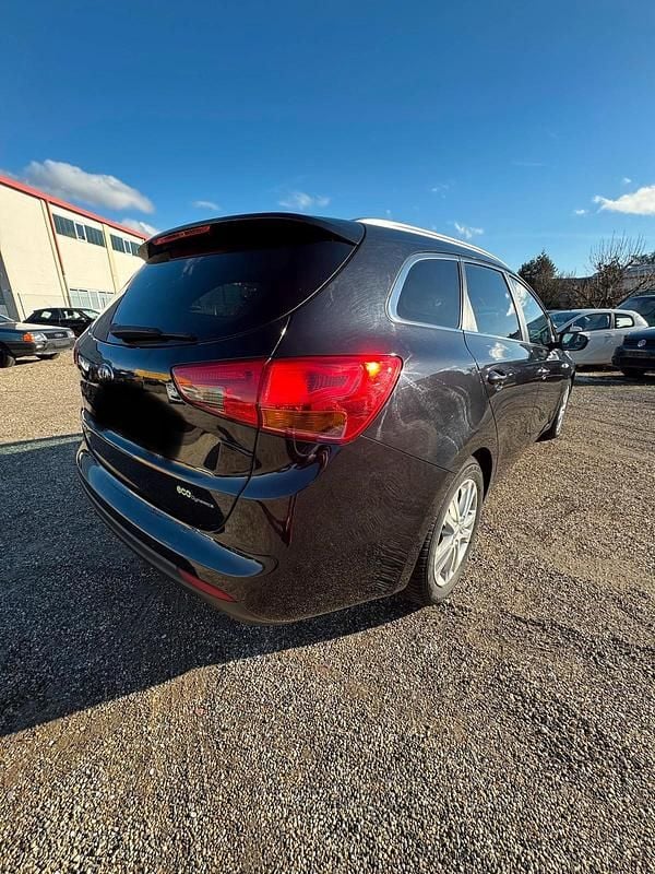 Gebraucht Kia Ceed 128 PS (94 kW) 2013 Schwarz Kleinwagen