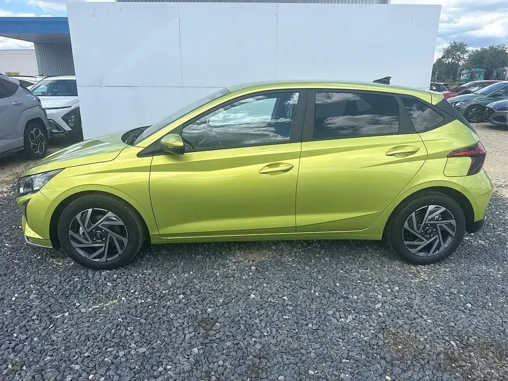 Neu Hyundai i20 Comfort 90 PS (66 kW) 2026 Mangrove green mg2 Kleinwagen