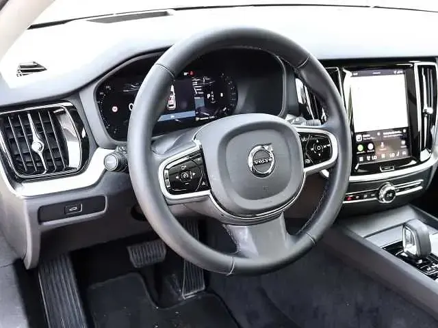 Gebraucht Volvo V60 145 PS (106 kW) 2025 Kombi