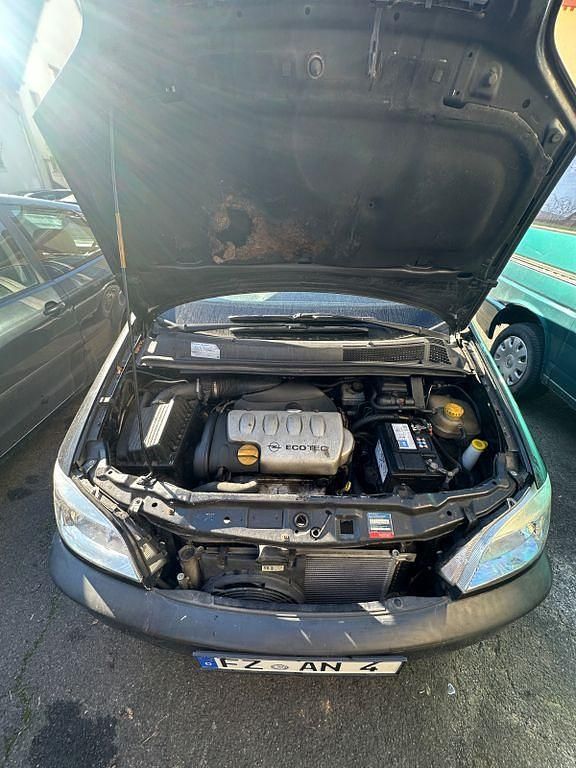 Gebraucht Opel Zafira 116 PS (85 kW) 2000 Schwarz Van / Kleinbus