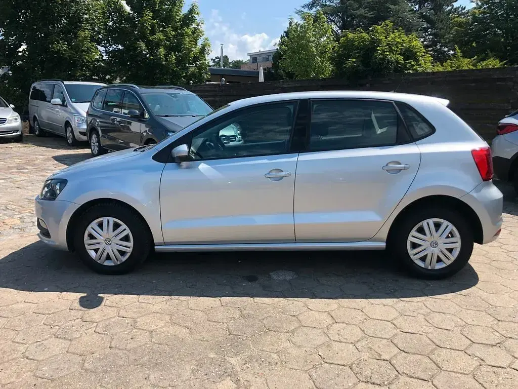 Gebraucht VW Polo Trendline 60 PS (44 kW) 2017 Silber Limousine