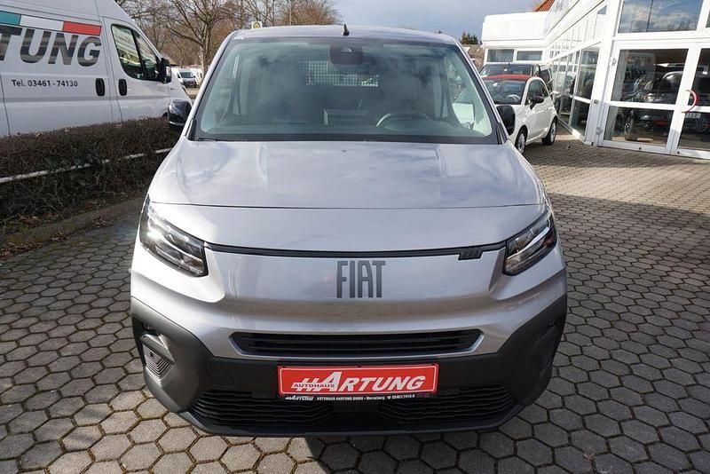 Neu Fiat Doblò 102 PS (75 kW) 2025 Grau Van / Kleinbus