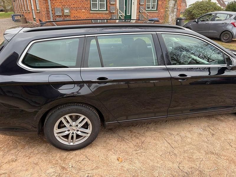 Gebraucht VW Passat Highline 150 PS (110 kW) 2017 Schwarz Kombi