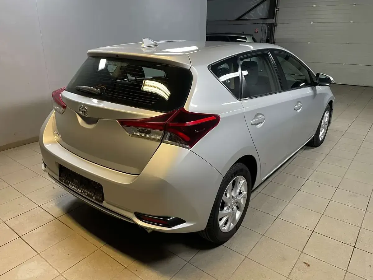 Gebraucht Toyota Auris Comfort 116 PS (85 kW) 2018 Silver metallic Limousine