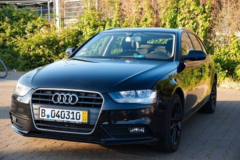 Schwarz Gebraucht 2015 Audi A4 Attraction Kombi | 10.500 € (Superpreis) - Bild 1/4