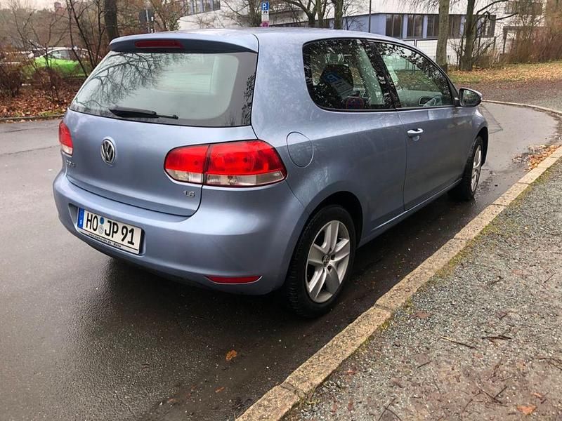 Gebraucht VW Golf VI 102 PS (75 kW) 2010 Blau Kleinwagen