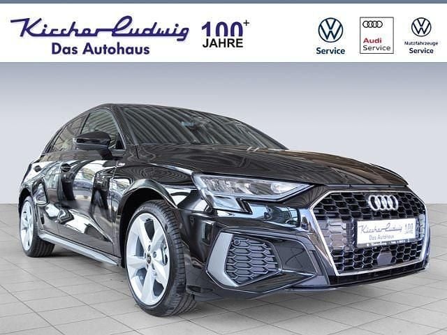 Mythosschwarz metallic (metallic) Gebraucht 2023 Audi A3 Sportback S-Line Limousine | 29.990 € (Fairer Preis) - Bild 1/4