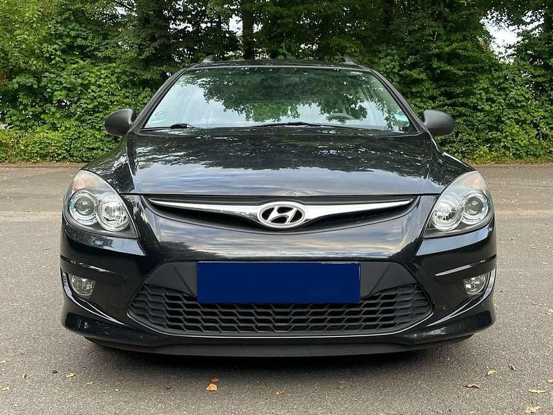 Schwarz Gebraucht 2010 Hyundai i30 Classic Kombi | 2.950 € (Guter Preis) - Bild 1/4