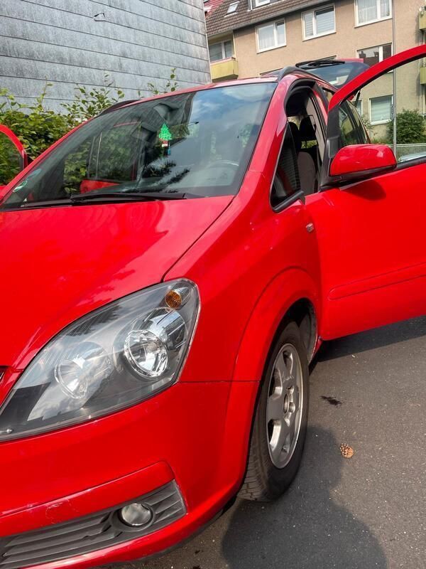 Rot Gebraucht 2005 Opel Zafira Van / Kleinbus | 2.000 € (Guter Preis) - Bild 1/4