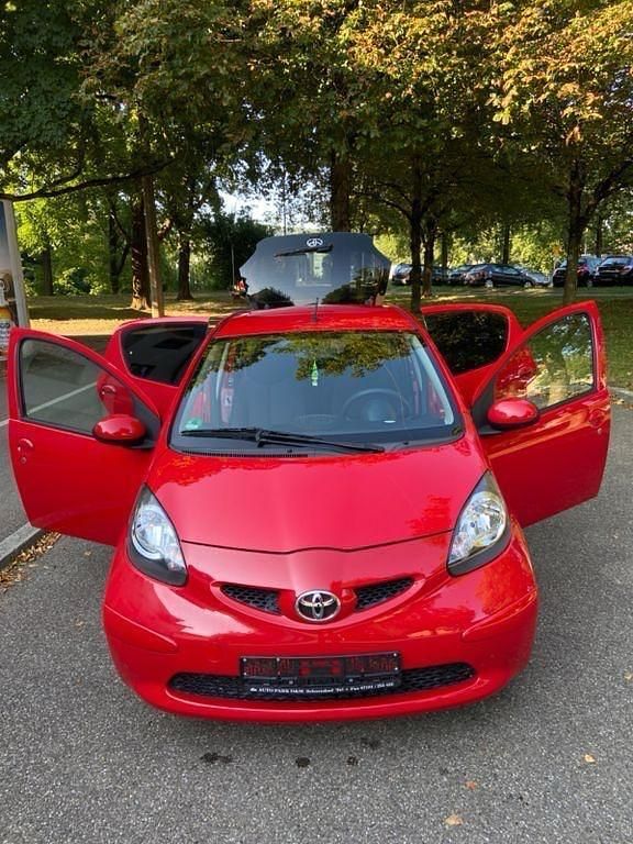 Rot Gebraucht 2008 Toyota Aygo Kleinwagen | 2.750 € (Teuer) - Bild 1/4