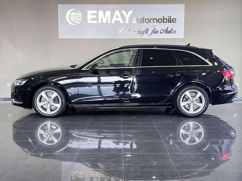 Gebraucht Audi A4 Advanced 163 PS (119 kW) 2022 Mythosschwarz metallic Kombi