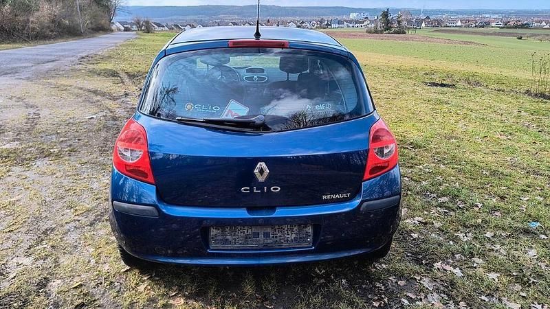 Gebraucht Renault Clio II Privilege 88 PS (64 kW) 2006 Blau Limousine