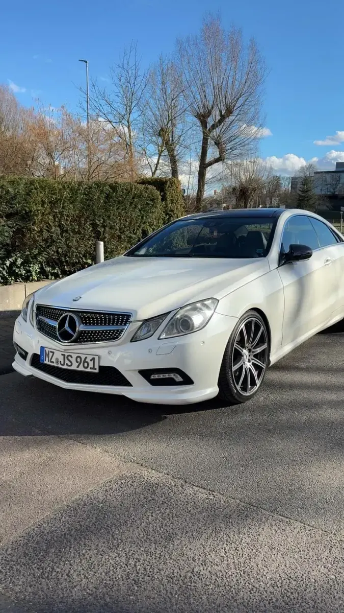 Gebraucht Mercedes E350 231 PS (169 kW) 2009 Weiß Coupé