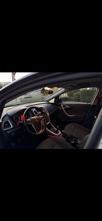 Grau Gebraucht 2012 Opel Astra Selection Limousine | 3.390 € (Guter Preis) - Bild 1/3