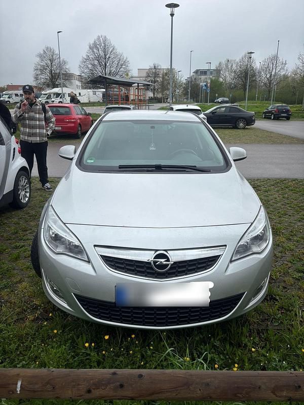 Gebraucht Opel Astra 116 PS (85 kW) 2011 Silber Limousine