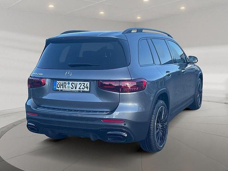 Gebraucht Mercedes GLB200 163 PS (119 kW) 2025 Metalliclack mountaingrau SUV