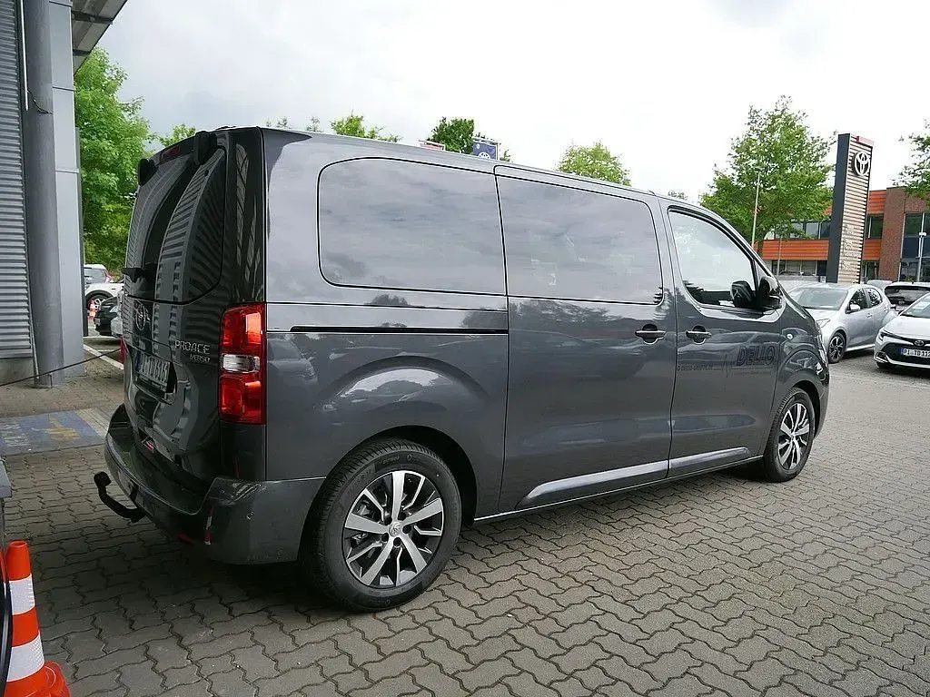 Gebraucht Toyota Proace Verso 179 PS (131 kW) 2026 Grau Kombi