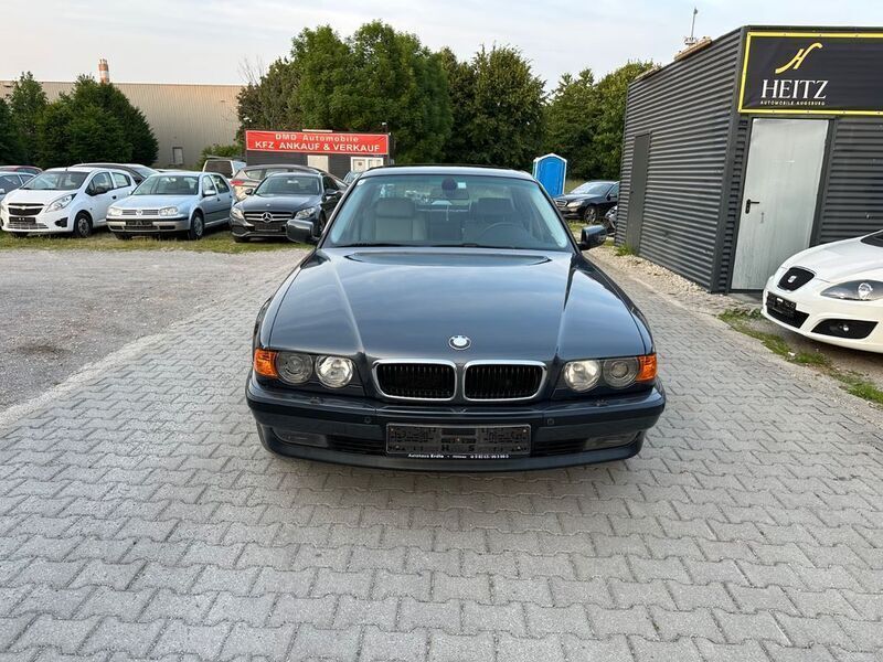 Grau Gebraucht 1999 BMW 740 Sport Line Limousine | 34.900 € - Bild 1/4