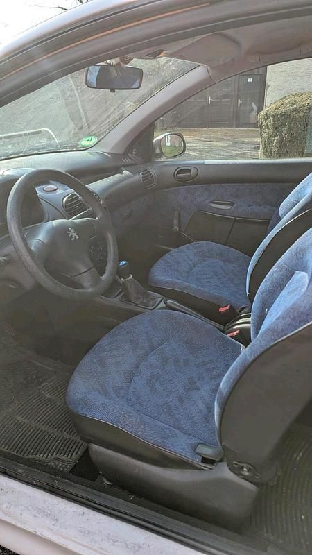 Gebraucht Peugeot 206 60 PS (44 kW) 1998 Weiß Kleinwagen