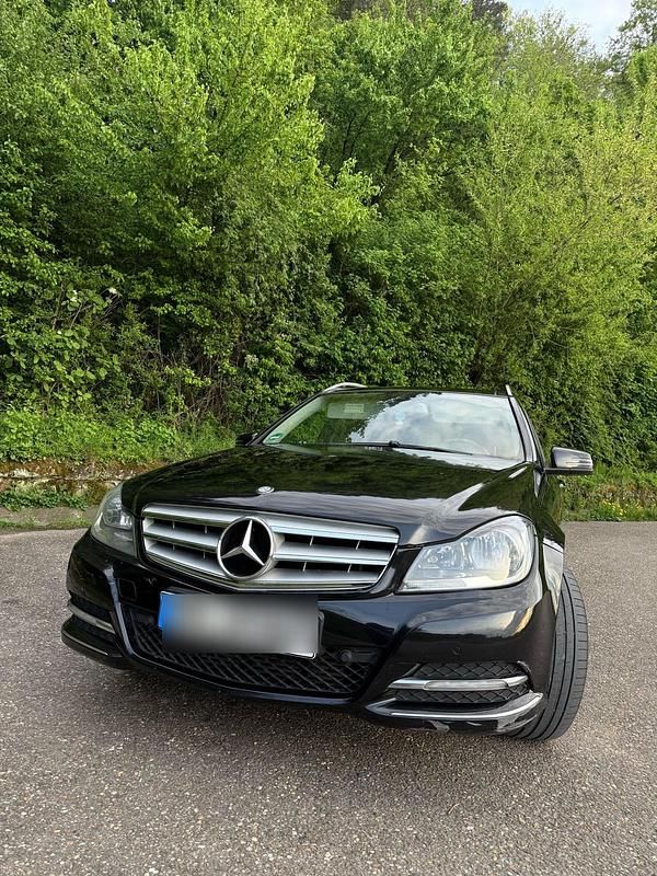 Schwarz Gebraucht 2011 Mercedes C220 Avantgarde Kombi | 4.500 € (Superpreis) - Bild 1/4