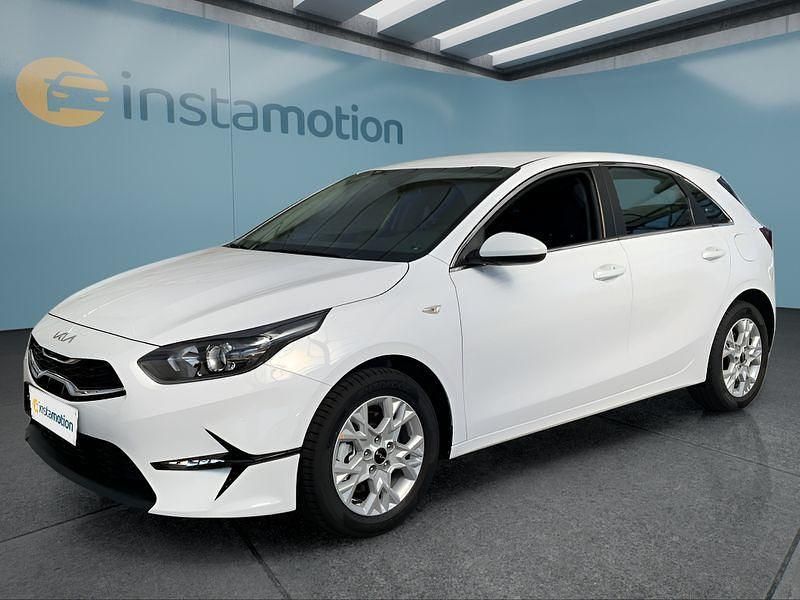 Weiß Neu 2025 Kia Ceed Kleinwagen | 22.499 € (Fairer Preis) - Bild 1/4
