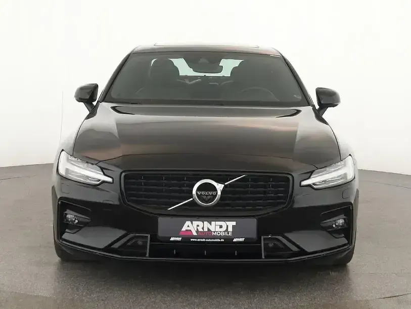 Gebraucht Volvo S60 R-Design 197 PS (144 kW) 2022 Onyx black Limousine